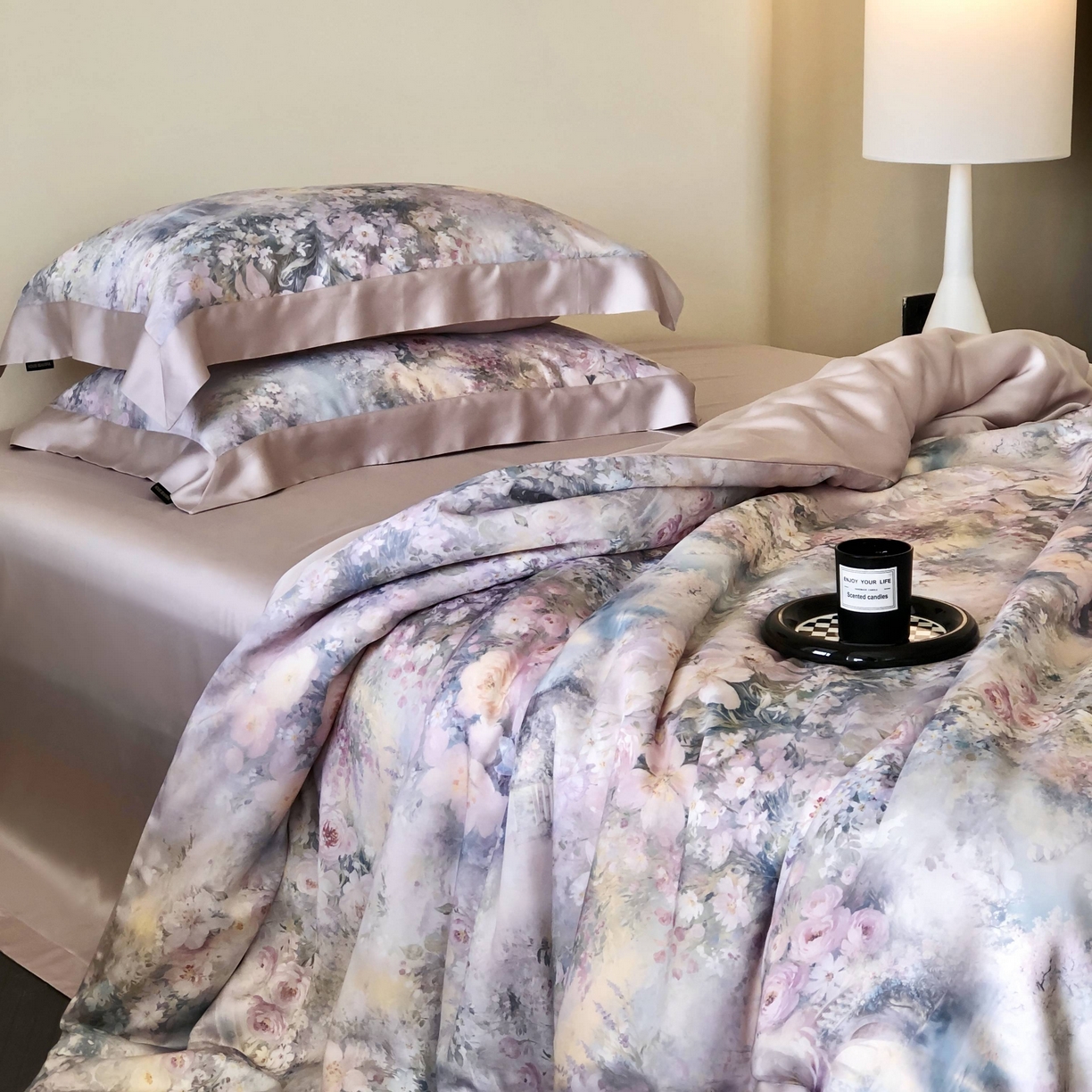 91家纺网 家纺一手货源 找家纺 佳汐蓝家纺2025新款春夏60支柔缎兰精天丝轻奢印花四件套-花园蜜语 花园蜜语-紫色