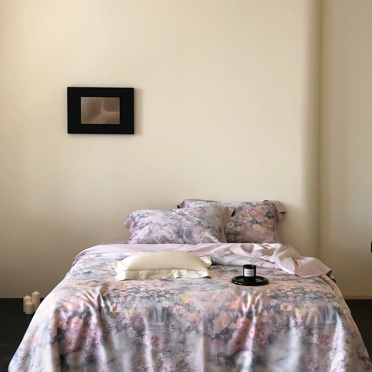 91家纺网 家纺一手货源 找家纺 佳汐蓝家纺2025新款春夏60支柔缎兰精天丝轻奢印花四件套-花园蜜语 花园蜜语-紫色