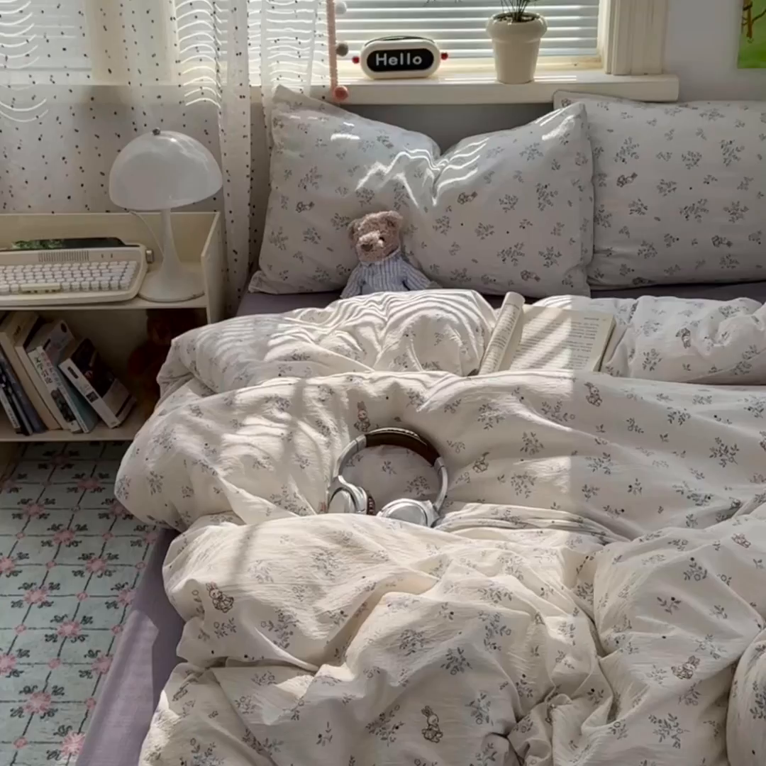 91家纺网 家纺一手货源 找家纺 沐芷 2025 A类木棉双层纱简约风床上四件套柔软手感宿舍三件套 徘徊兔兔