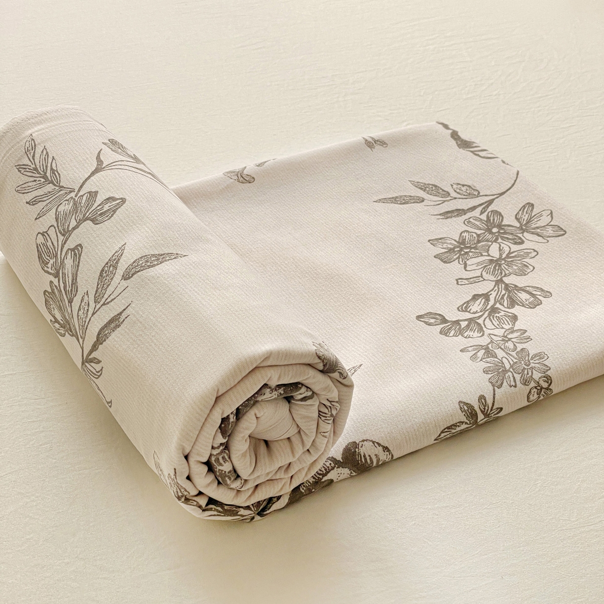 91家纺网 家纺一手货源 找家纺 纽缦家纺 2025新款全棉纯棉磨毛印花单床笠 床笠单件 复古花意灰