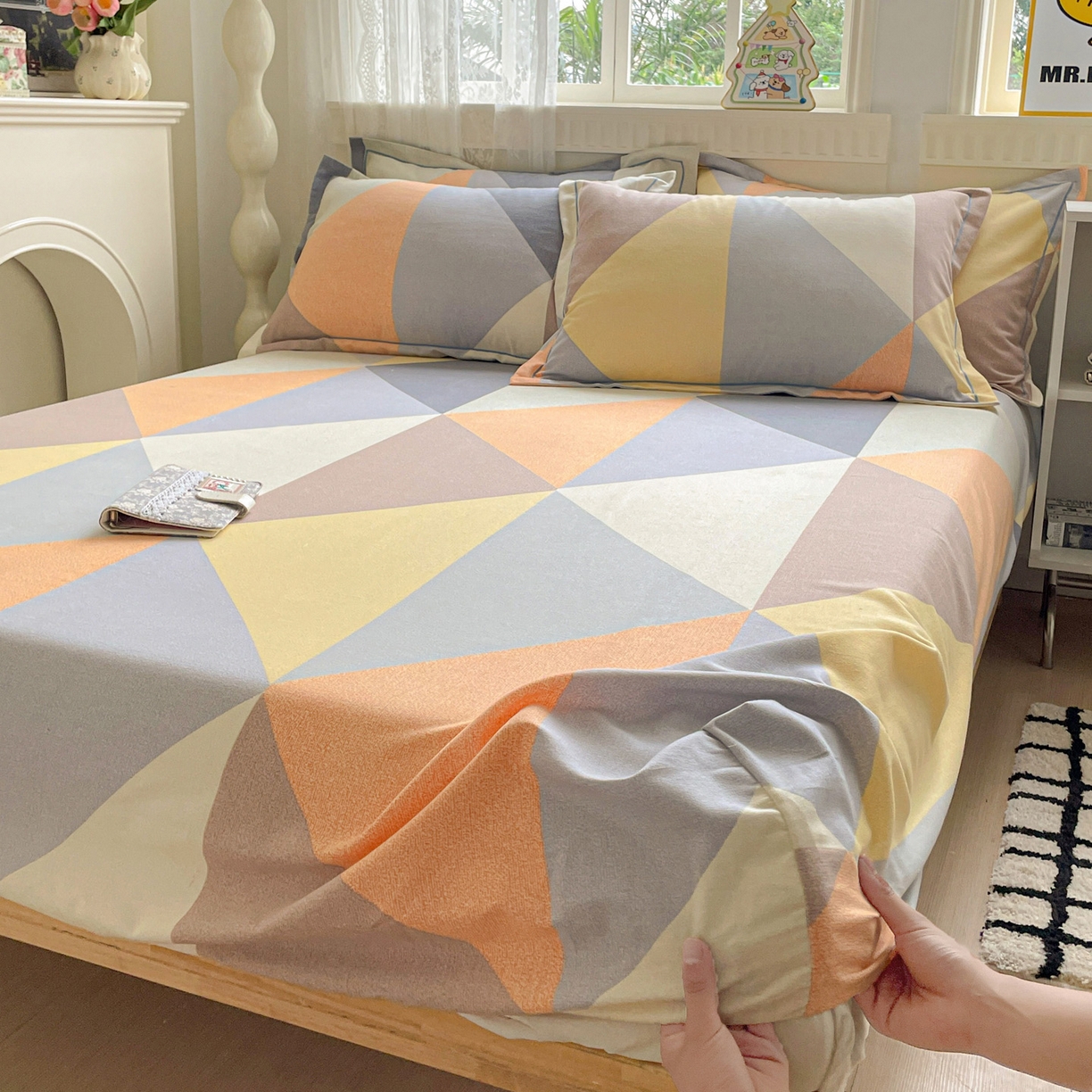 91家纺网 家纺一手货源 找家纺 纽缦家纺 2025新款全棉纯棉磨毛印花单床笠 床笠单件 几何神话桔