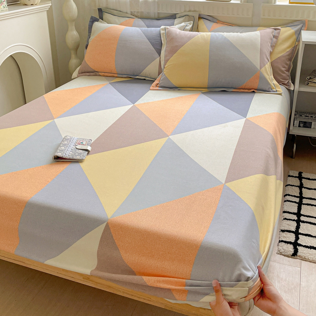 91家纺网 家纺一手货源 找家纺 纽缦家纺 2025新款全棉纯棉磨毛印花单床笠 床笠单件 几何神话桔