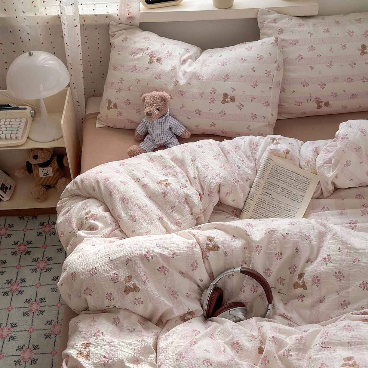 91家纺网 家纺一手货源 找家纺 沐芷 2025 A类木棉双层纱简约风床上四件套柔软手感宿舍三件套 玫瑰熊