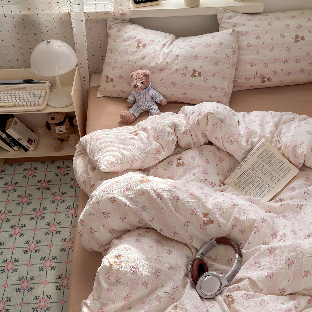 91家纺网 家纺一手货源 找家纺 沐芷 2025 A类木棉双层纱简约风床上四件套柔软手感宿舍三件套 玫瑰熊