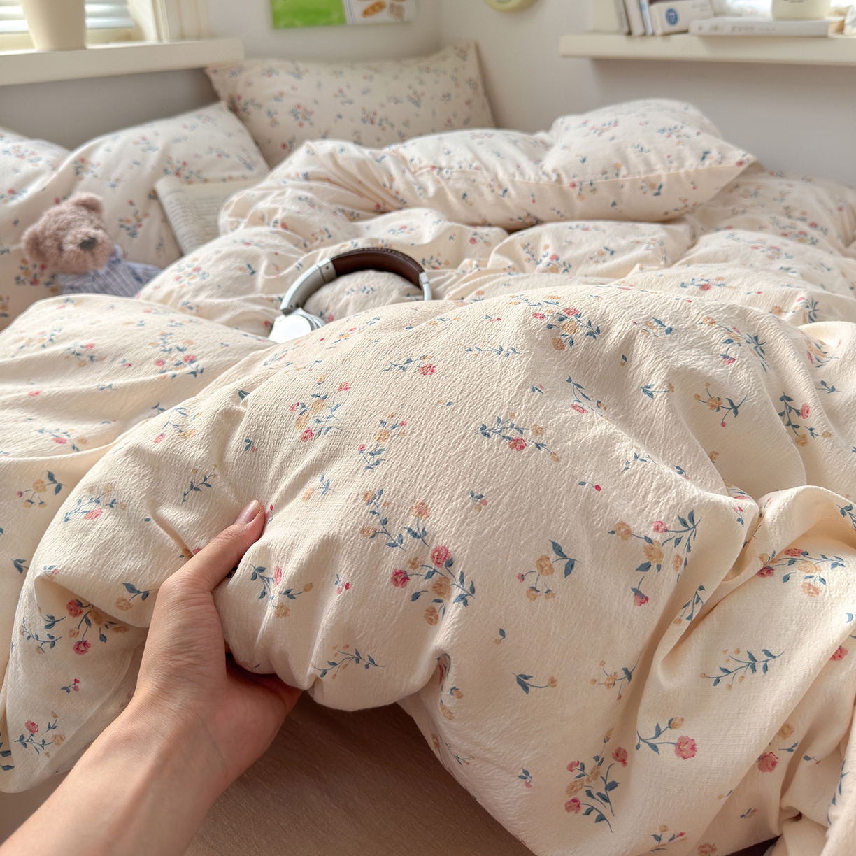 91家纺网 家纺一手货源 找家纺 沐芷 2025 A类木棉双层纱简约风床上四件套柔软手感宿舍三件套 梦里花园