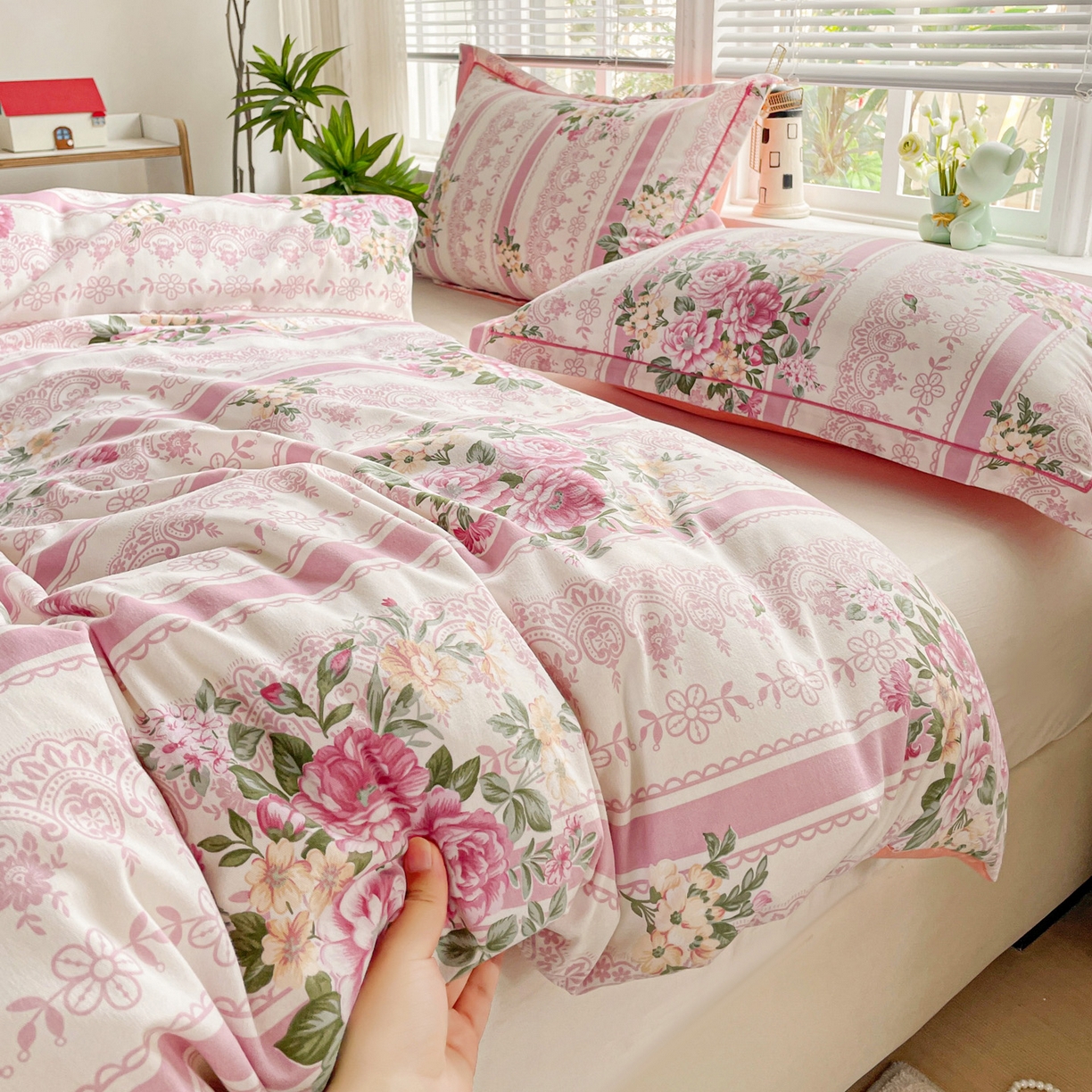 91家纺网 家纺一手货源 找家纺 纽缦家纺 2025新款全棉纯棉磨毛印花四件套 法芙娜粉