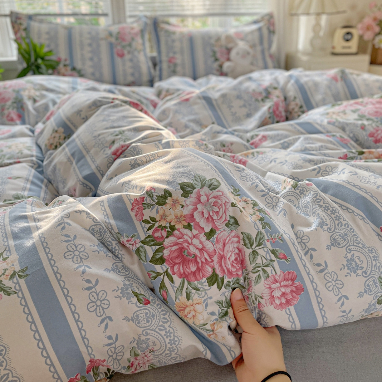 91家纺网 家纺一手货源 找家纺 纽缦家纺 2025新款全棉纯棉磨毛印花四件套 法芙娜蓝