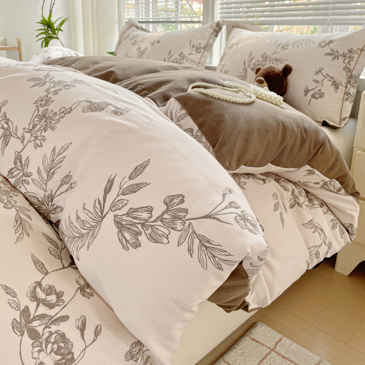 91家纺网 家纺一手货源 找家纺 纽缦家纺 2025新款全棉纯棉磨毛印花四件套 复古花意灰