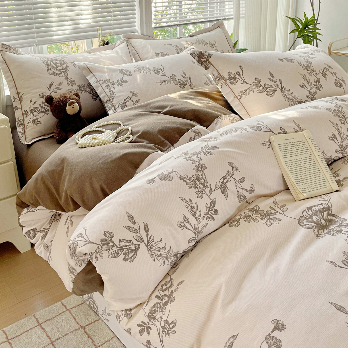 91家纺网 家纺一手货源 找家纺 纽缦家纺 2025新款全棉纯棉磨毛印花四件套 复古花意灰