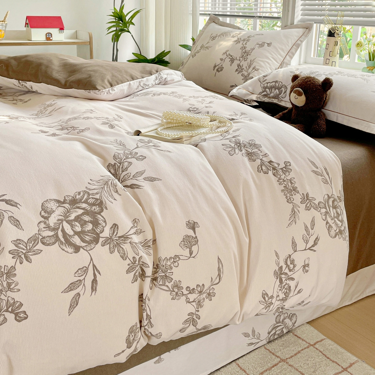 91家纺网 家纺一手货源 找家纺 纽缦家纺 2025新款全棉纯棉磨毛印花四件套 复古花意灰