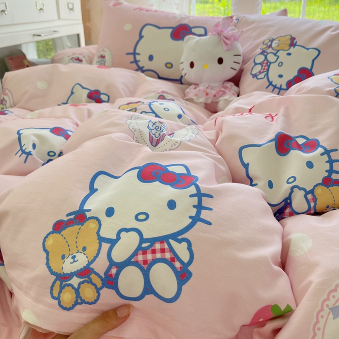 91家纺网 家纺一手货源 找家纺 金爱家2025新款三丽鸥正版授权卡通数码印花混搭纯棉印花系列四件套 棉三丽鸥-混搭kitty小熊粉