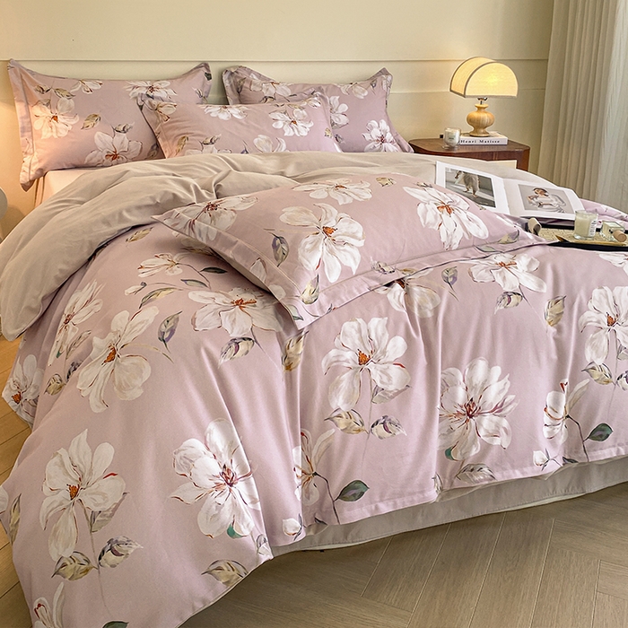 91家纺网 家纺一手货源 找家纺 格里芬家纺 2025全棉加厚磨毛数码印花四件套花晨月夕-粉