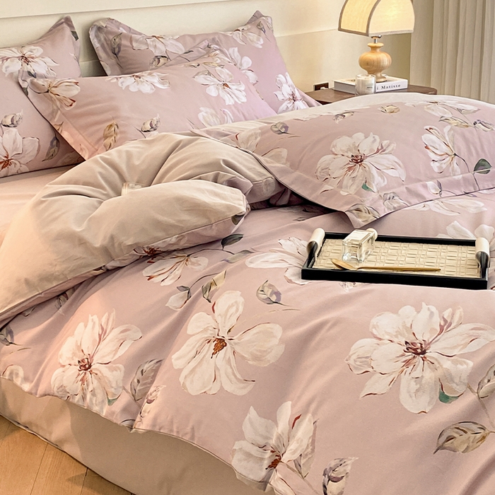 91家纺网 家纺一手货源 找家纺 格里芬家纺 2025全棉加厚磨毛数码印花四件套花晨月夕-粉