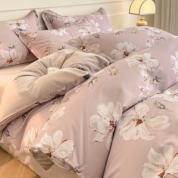 91家纺网 家纺一手货源 找家纺 格里芬家纺 2025全棉加厚磨毛数码印花四件套花晨月夕-粉