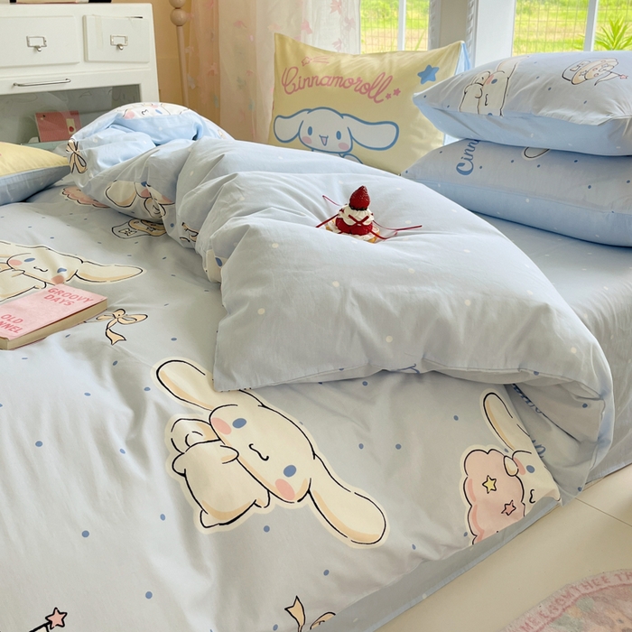 91家纺网 家纺一手货源 找家纺 金爱家2025新款三丽鸥正版授权卡通数码印花混搭纯棉印花系列四件套 棉三丽鸥-混搭点点玉桂狗蓝