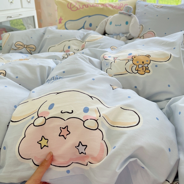 91家纺网 家纺一手货源 找家纺 金爱家2025新款三丽鸥正版授权卡通数码印花混搭纯棉印花系列四件套 棉三丽鸥-混搭点点玉桂狗蓝