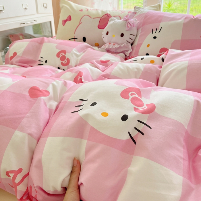 91家纺网 家纺一手货源 找家纺 金爱家2025新款三丽鸥正版授权卡通数码印花混搭纯棉印花系列四件套 棉三丽鸥-混搭告白kt猫