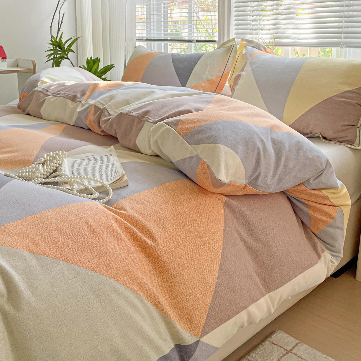 91家纺网 家纺一手货源 找家纺 纽缦家纺 2025新款全棉纯棉磨毛印花四件套 几何神话桔