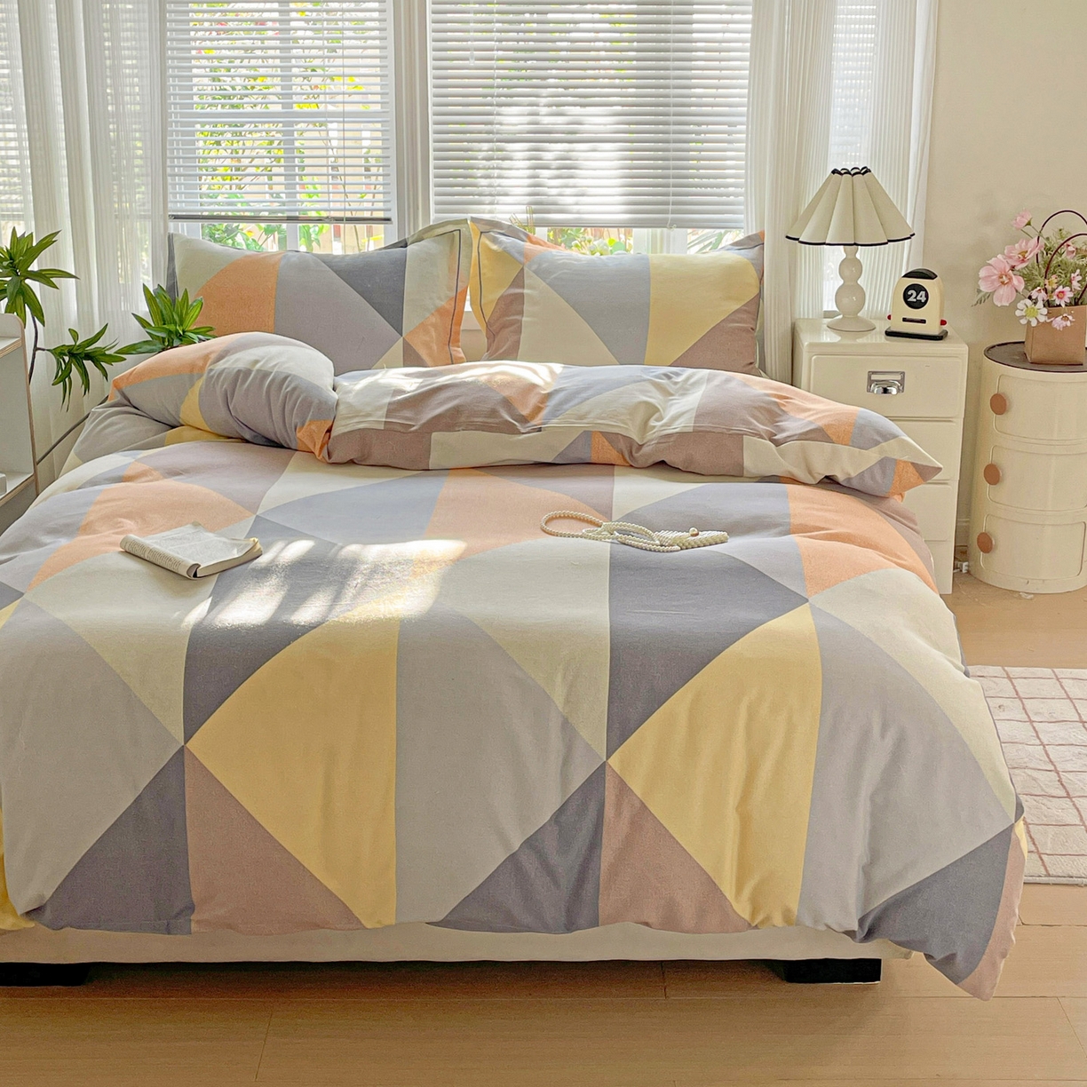 91家纺网 家纺一手货源 找家纺 纽缦家纺 2025新款全棉纯棉磨毛印花四件套 几何神话桔