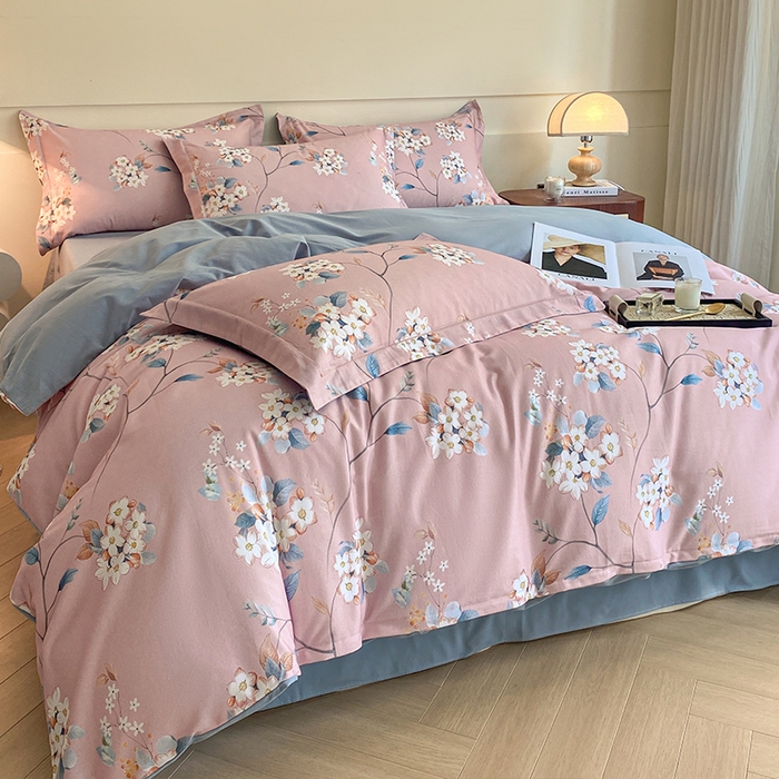 91家纺网 家纺一手货源 找家纺 格里芬家纺 2025全棉加厚磨毛数码印花四件套花遇你-粉