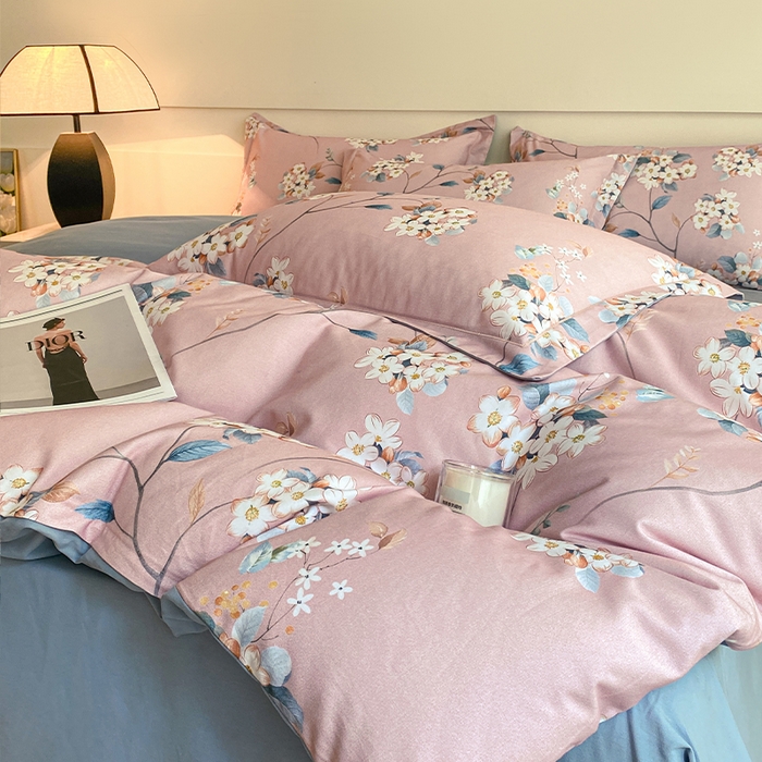 91家纺网 家纺一手货源 找家纺 格里芬家纺 2025全棉加厚磨毛数码印花四件套花遇你-粉