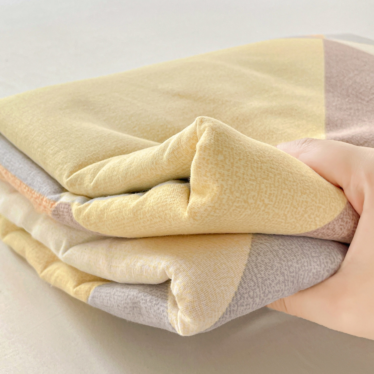 91家纺网 家纺一手货源 找家纺 纽缦家纺 2025新款全棉纯棉磨毛印花四件套 几何神话桔