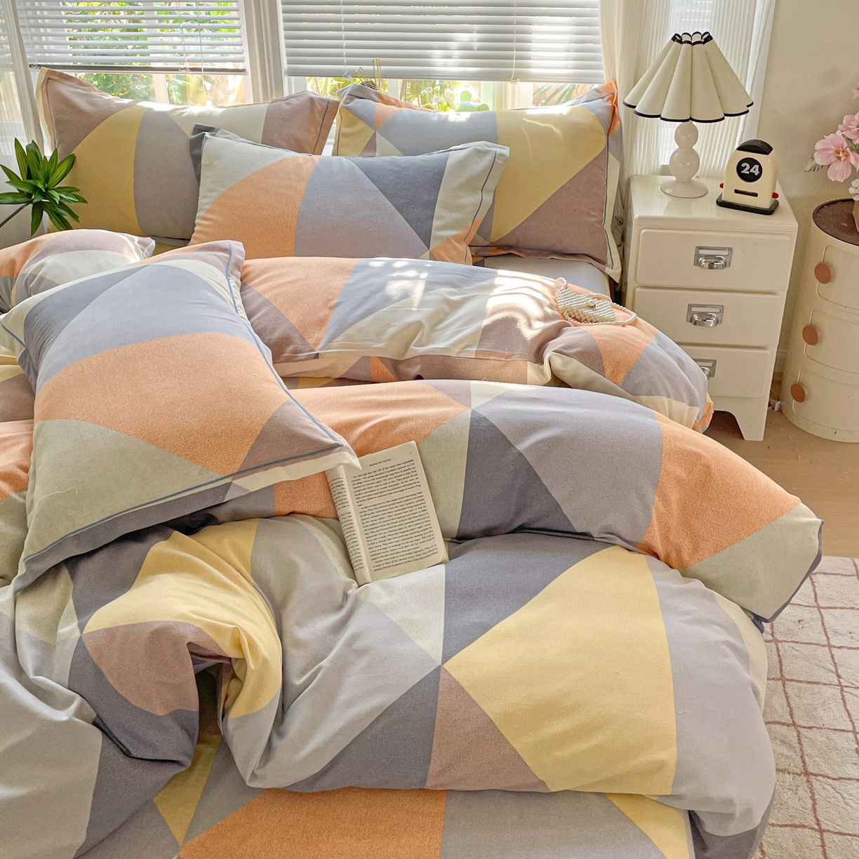 91家纺网 家纺一手货源 找家纺 纽缦家纺 2025新款全棉纯棉磨毛印花四件套 几何神话桔