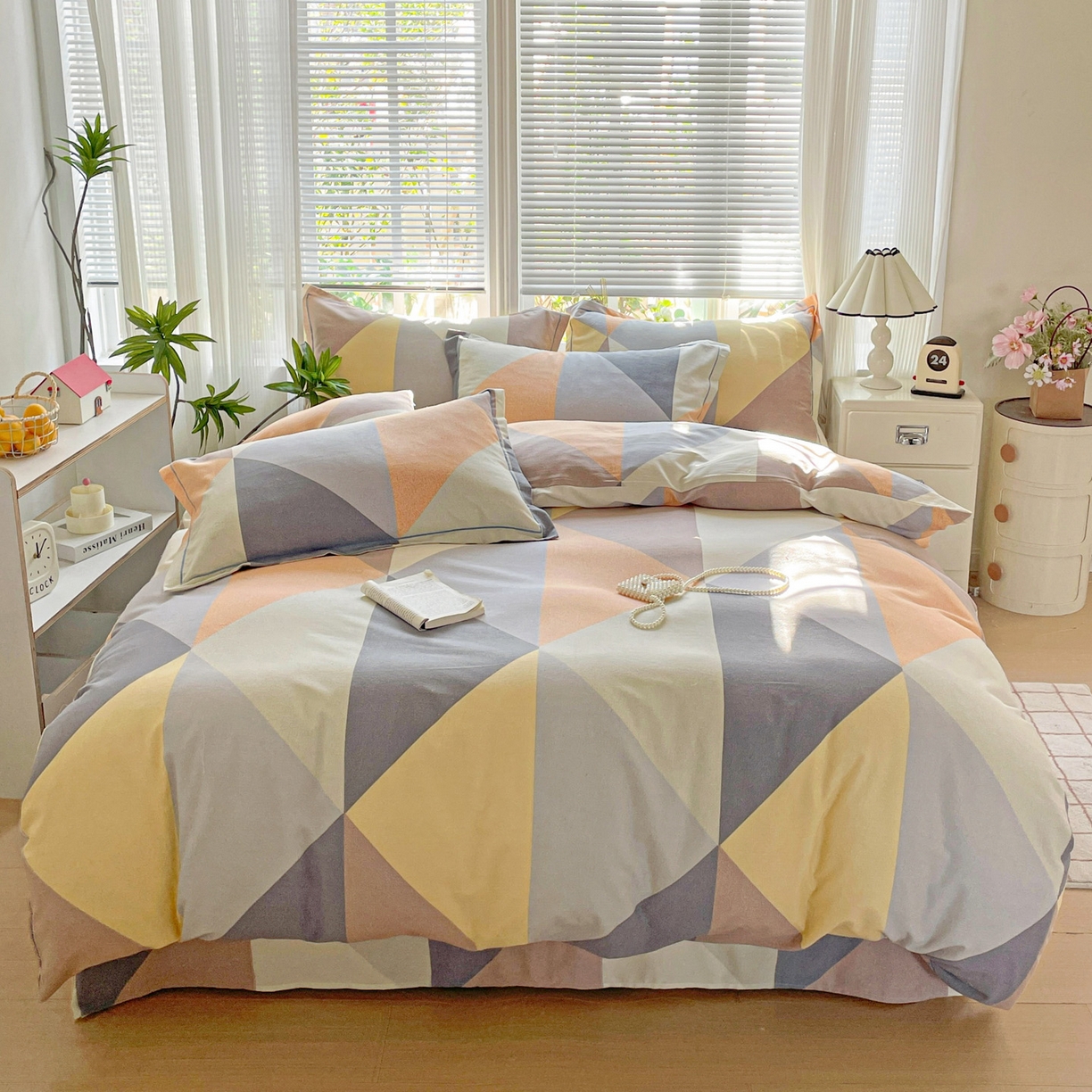 91家纺网 家纺一手货源 找家纺 纽缦家纺 2025新款全棉纯棉磨毛印花四件套 几何神话桔