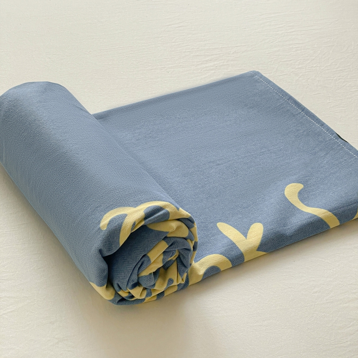 91家纺网 家纺一手货源 找家纺 纽缦家纺 2025新款全棉纯棉磨毛印花单床笠 床笠单件 萌宠宝贝蓝