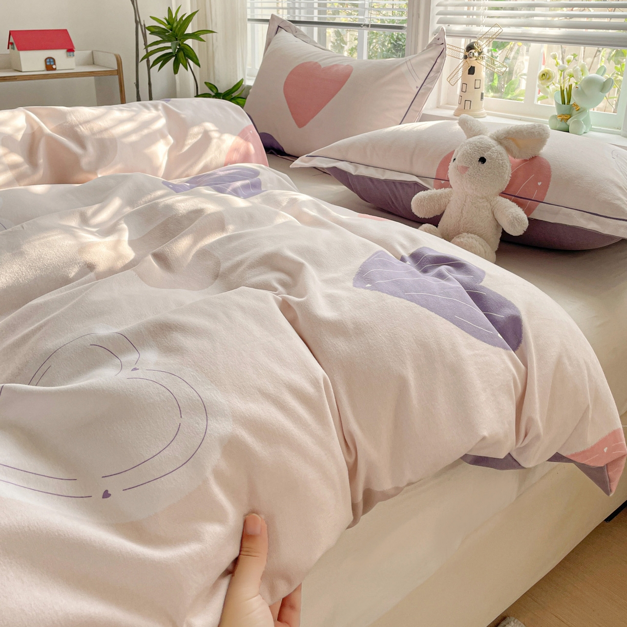 91家纺网 家纺一手货源 找家纺 纽缦家纺 2025新款全棉纯棉磨毛印花四件套 浪漫心事粉