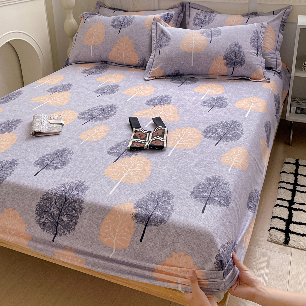 91家纺网 家纺一手货源 找家纺 纽缦家纺 2025新款全棉纯棉磨毛印花单床笠 床笠单件 秘境森林蓝