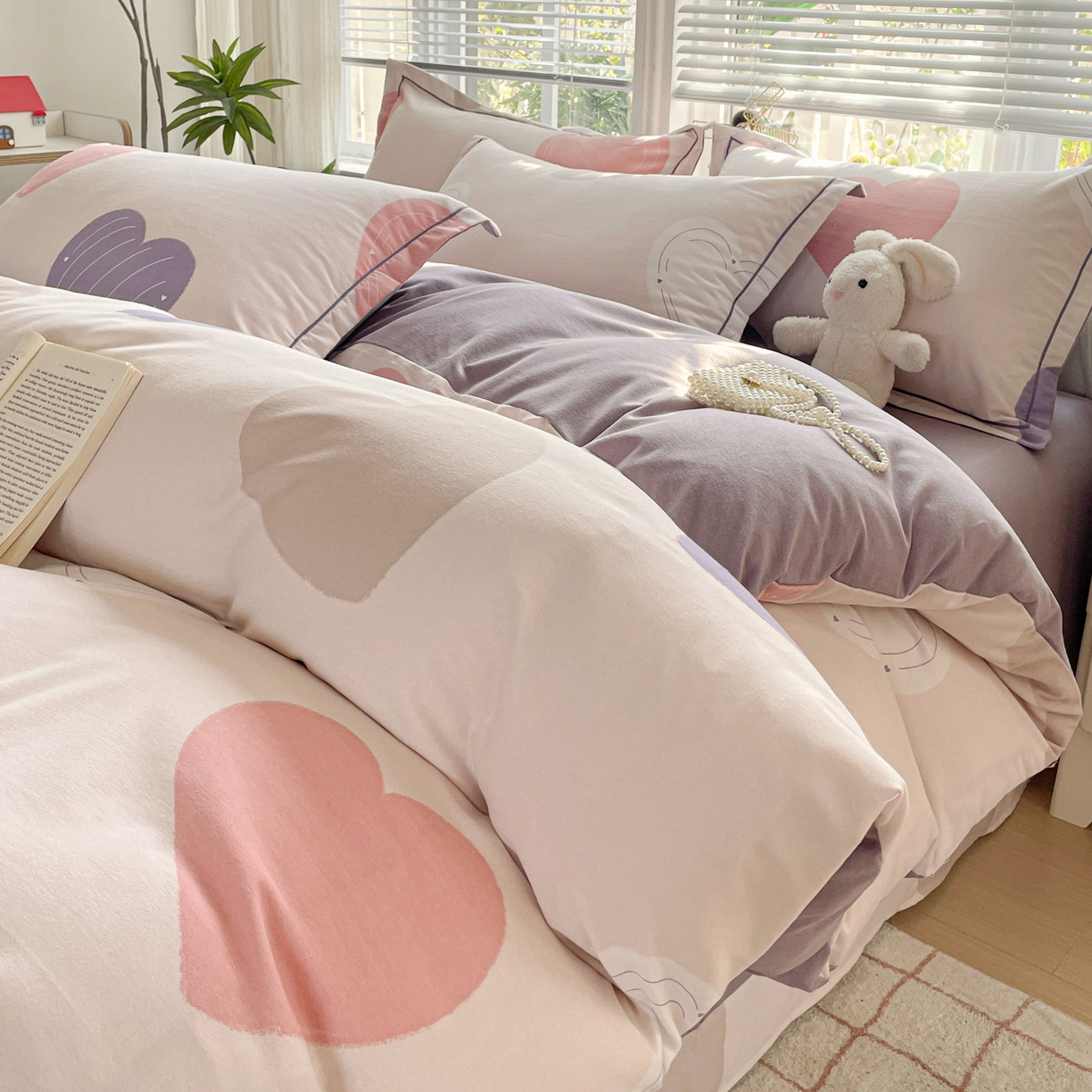 91家纺网 家纺一手货源 找家纺 纽缦家纺 2025新款全棉纯棉磨毛印花四件套 浪漫心事粉