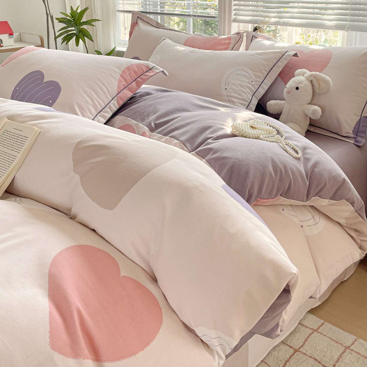 91家纺网 家纺一手货源 找家纺 纽缦家纺 2025新款全棉纯棉磨毛印花四件套 浪漫心事粉