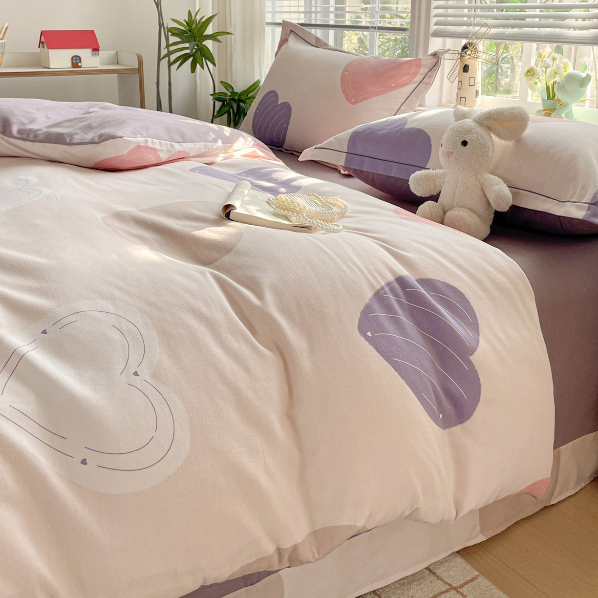 91家纺网 家纺一手货源 找家纺 纽缦家纺 2025新款全棉纯棉磨毛印花四件套 浪漫心事粉