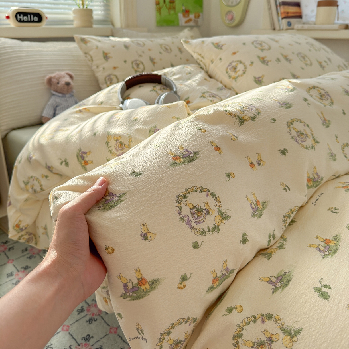 91家纺网 家纺一手货源 找家纺 沐芷 2025 A类木棉双层纱简约风床上四件套柔软手感宿舍三件套 月下小兔