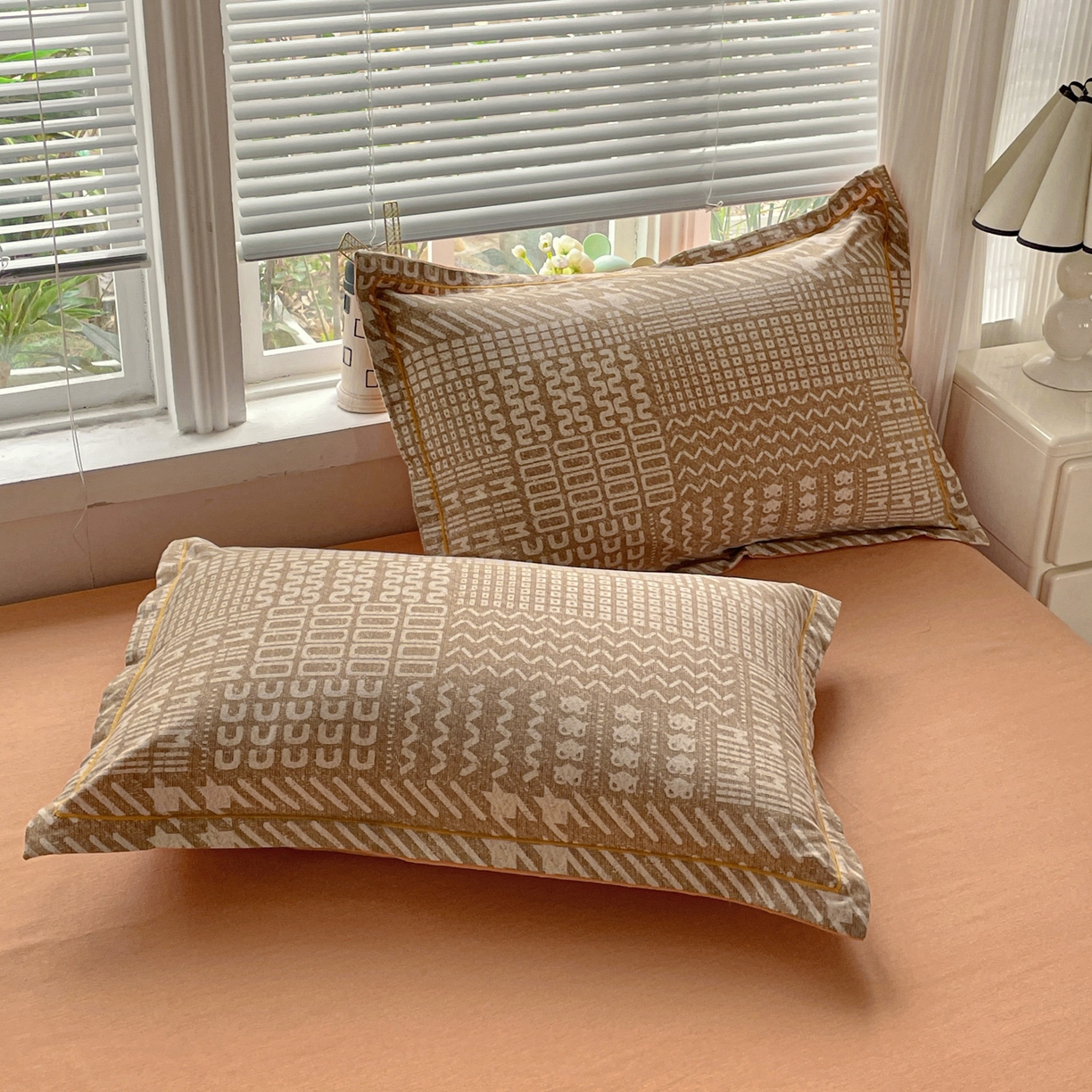 91家纺网 家纺一手货源 找家纺 纽缦家纺 2025新款全棉纯棉磨毛印花四件套 罗卡尼亚咖