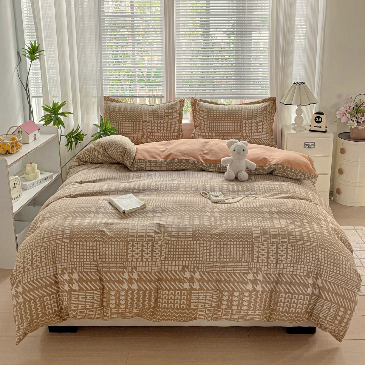 91家纺网 家纺一手货源 找家纺 纽缦家纺 2025新款全棉纯棉磨毛印花四件套 罗卡尼亚咖