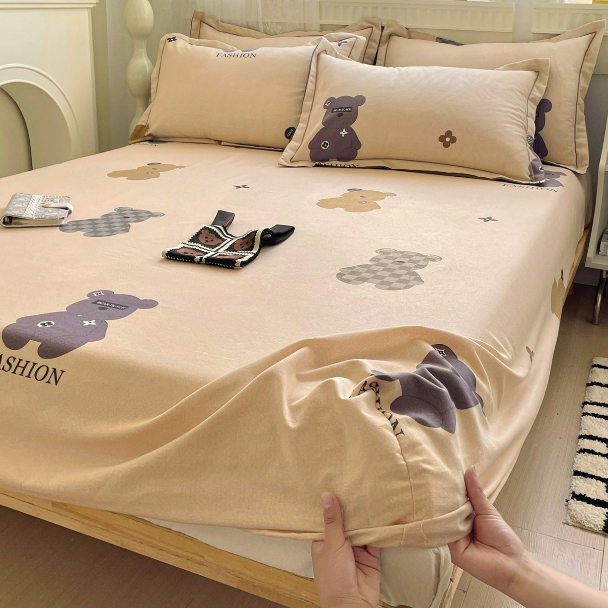 91家纺网 家纺一手货源 找家纺 纽缦家纺 2025新款全棉纯棉磨毛印花单床笠 床笠单件 欧尼熊灰