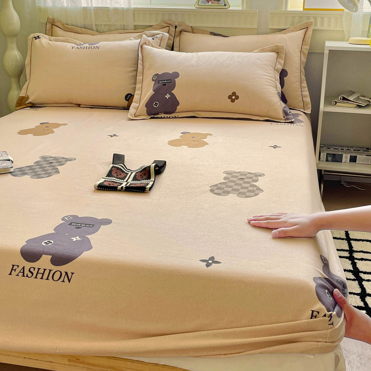 91家纺网 家纺一手货源 找家纺 纽缦家纺 2025新款全棉纯棉磨毛印花单床笠 床笠单件 欧尼熊灰