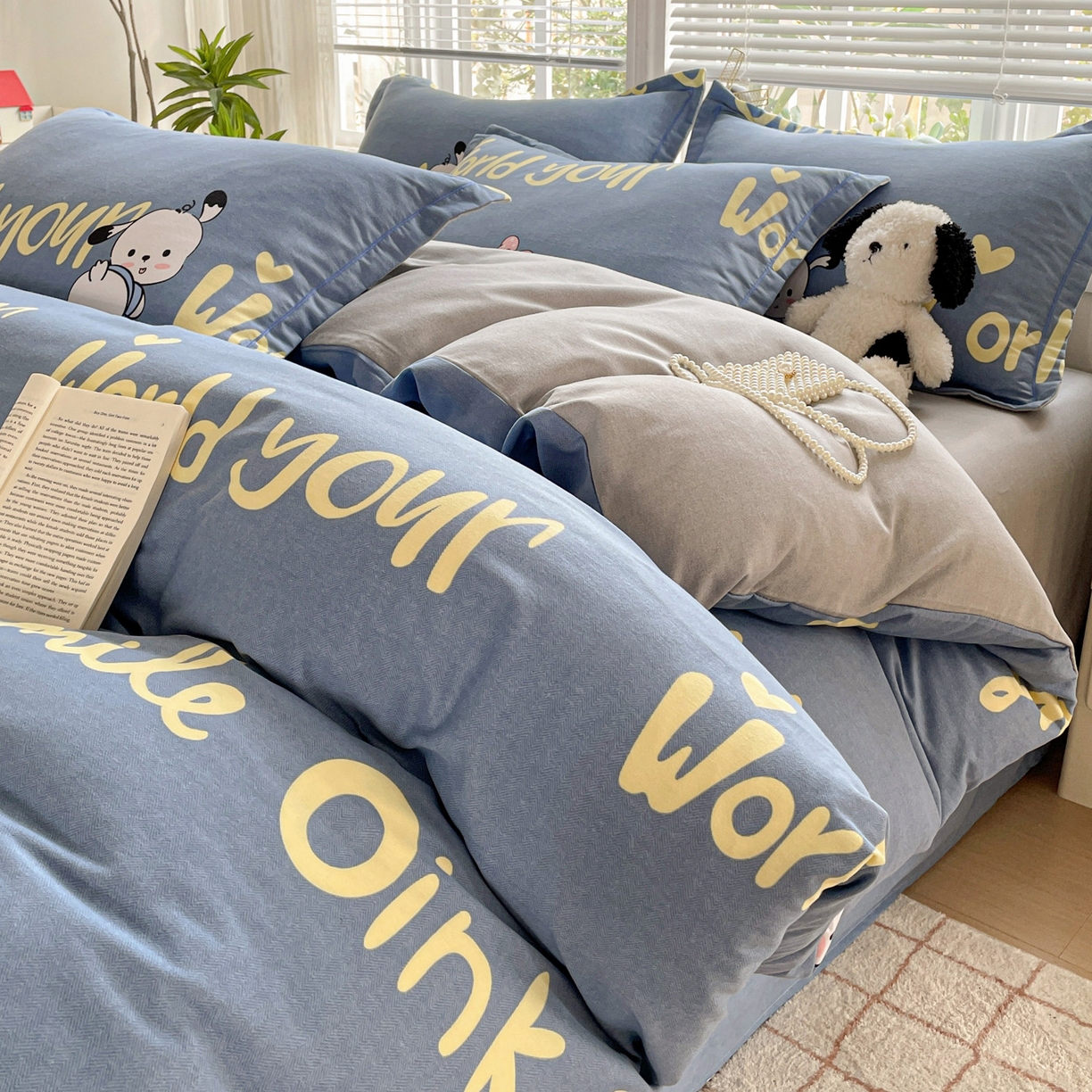 91家纺网 家纺一手货源 找家纺 纽缦家纺 2025新款全棉纯棉磨毛印花四件套 萌宠宝贝蓝