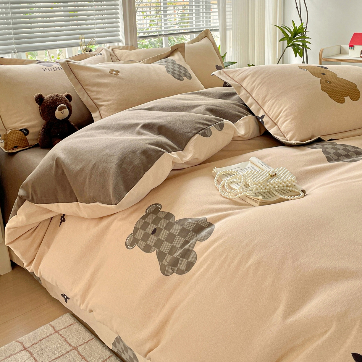 91家纺网 家纺一手货源 找家纺 纽缦家纺 2025新款全棉纯棉磨毛印花四件套 欧尼熊灰