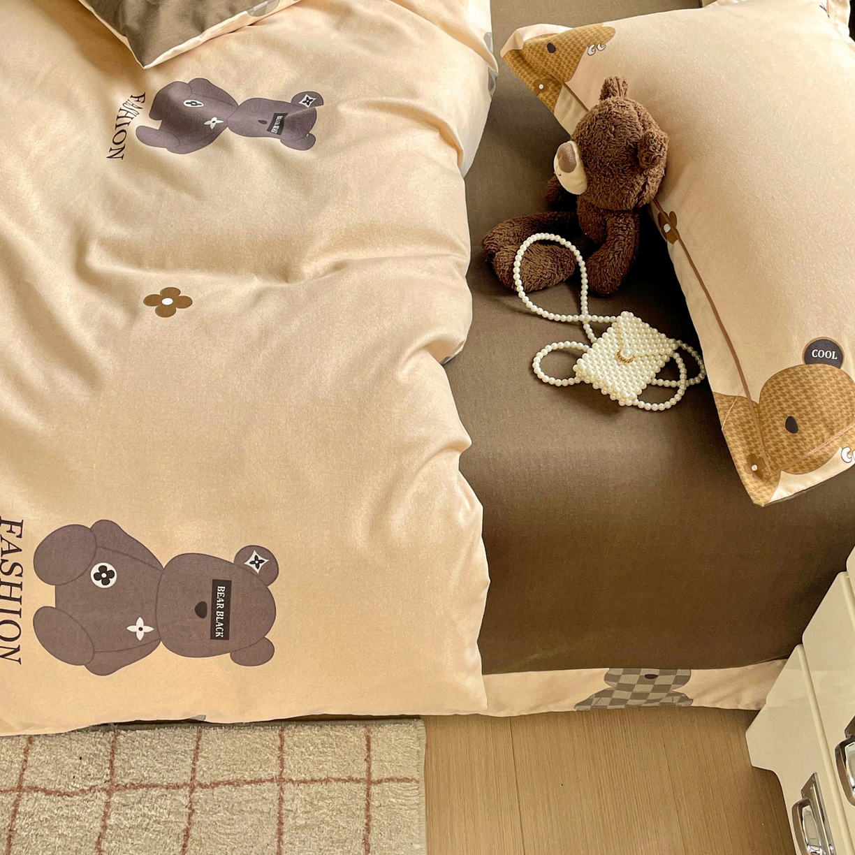 91家纺网 家纺一手货源 找家纺 纽缦家纺 2025新款全棉纯棉磨毛印花四件套 欧尼熊灰