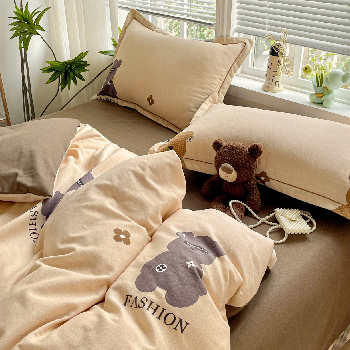 91家纺网 家纺一手货源 找家纺 纽缦家纺 2025新款全棉纯棉磨毛印花四件套 欧尼熊灰