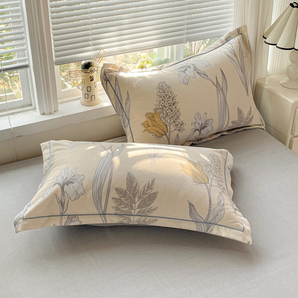 91家纺网 家纺一手货源 找家纺 纽缦家纺 2025新款全棉纯棉磨毛印花四件套 且听风铃灰