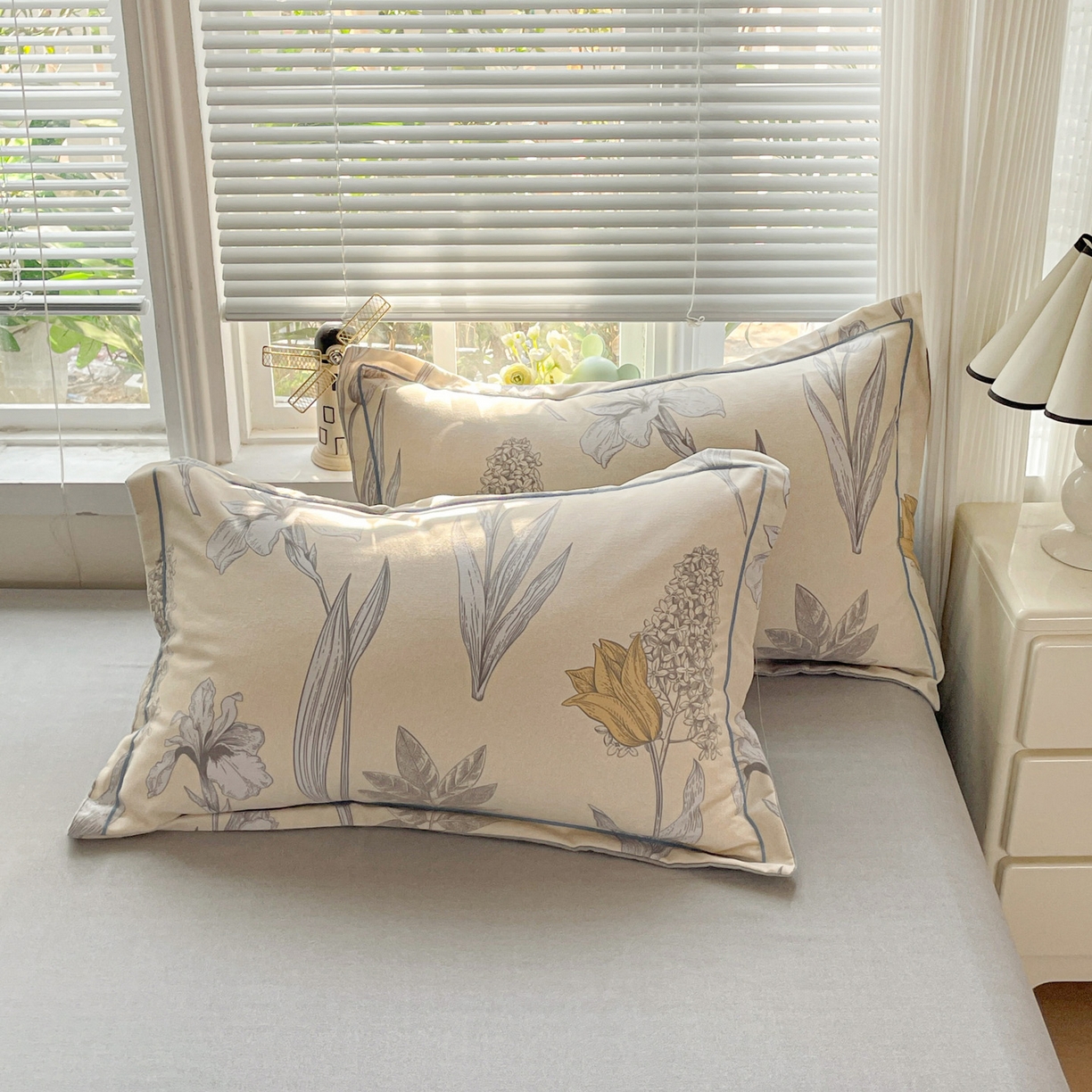 91家纺网 家纺一手货源 找家纺 纽缦家纺 2025新款全棉纯棉磨毛印花四件套 且听风铃灰