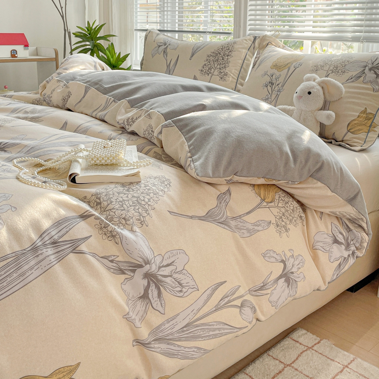 91家纺网 家纺一手货源 找家纺 纽缦家纺 2025新款全棉纯棉磨毛印花四件套 且听风铃灰