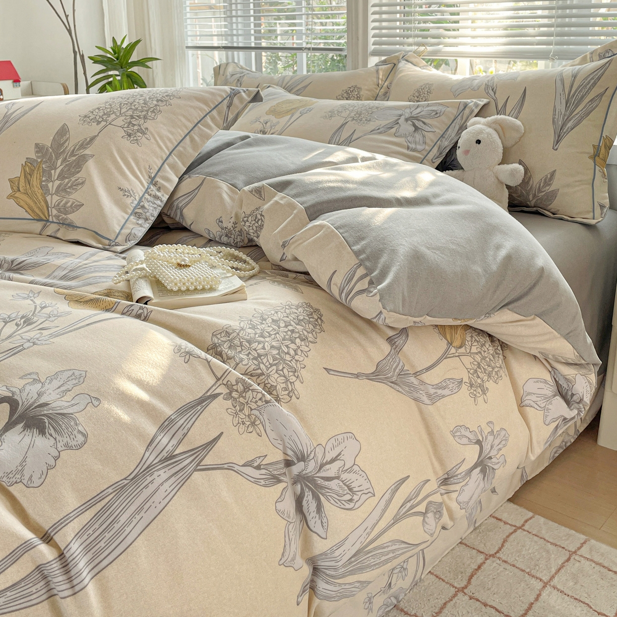 91家纺网 家纺一手货源 找家纺 纽缦家纺 2025新款全棉纯棉磨毛印花四件套 且听风铃灰