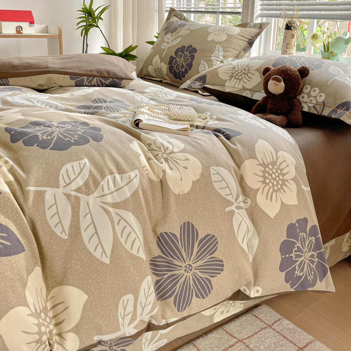 91家纺网 家纺一手货源 找家纺 纽缦家纺 2025新款全棉纯棉磨毛印花四件套 清风微甜灰