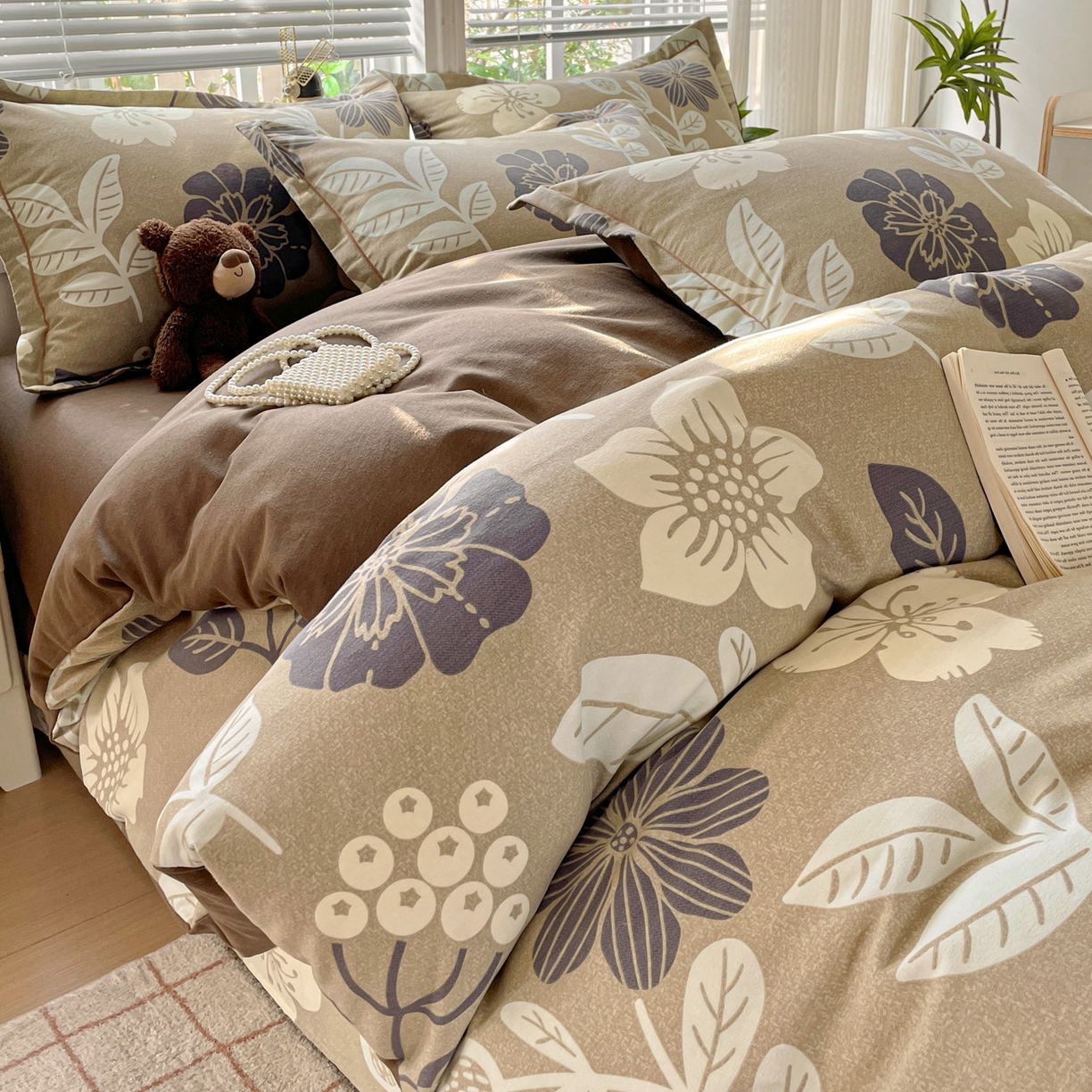 91家纺网 家纺一手货源 找家纺 纽缦家纺 2025新款全棉纯棉磨毛印花四件套 清风微甜灰