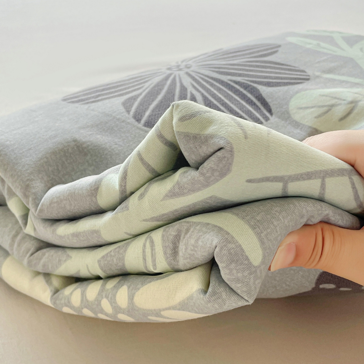 91家纺网 家纺一手货源 找家纺 纽缦家纺 2025新款全棉纯棉磨毛印花四件套 清风微甜蓝